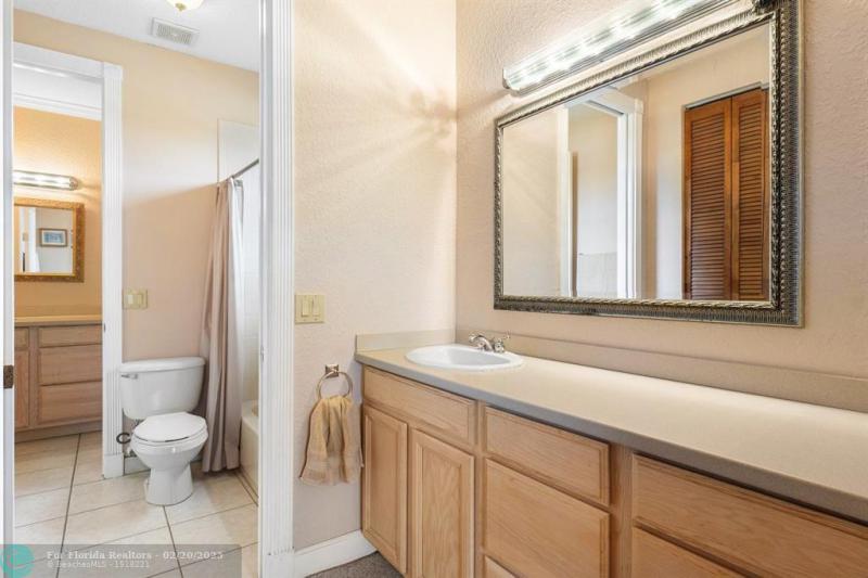  Single Family Homes Photo 33: 5811 NW 80th Ter  Parkland,  FL 33067