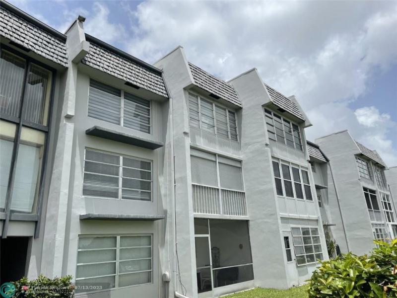  Condo & Townhome Photos