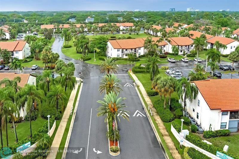  Condo & Townhome Photos