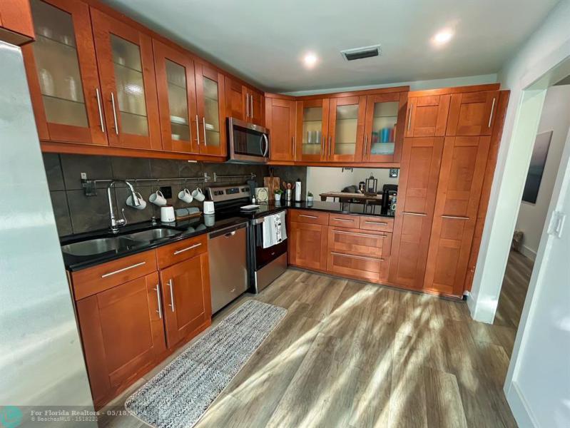 Single Family Homes Photo 6: 5504 SW 43rd Ter  Dania Beach,  FL 33314