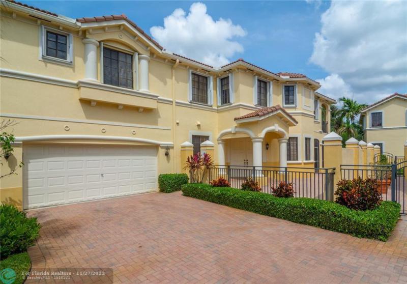  Condo & Townhome Photos