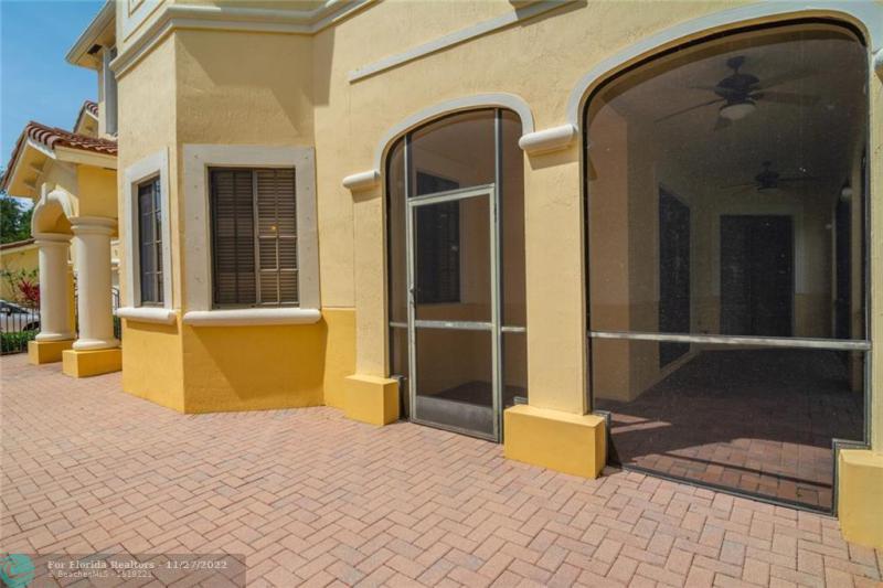  Condo & Townhome Photos