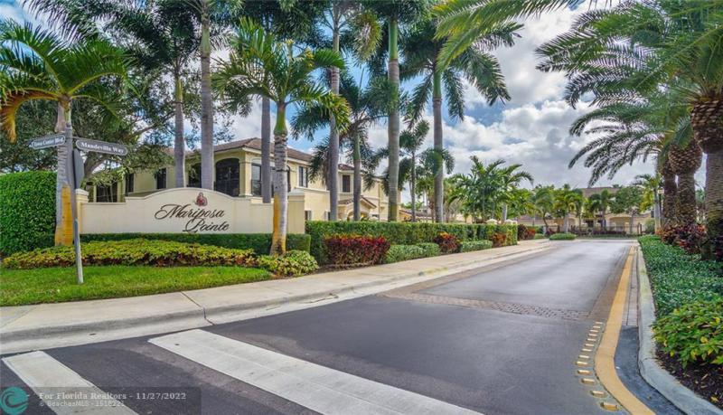  Condo & Townhome Photos