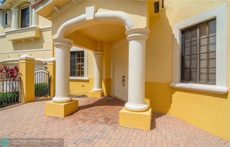  Condo & Townhome Photos