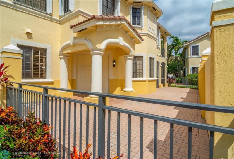  Condo & Townhome Photos