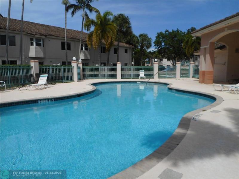  Condo & Townhome Photos