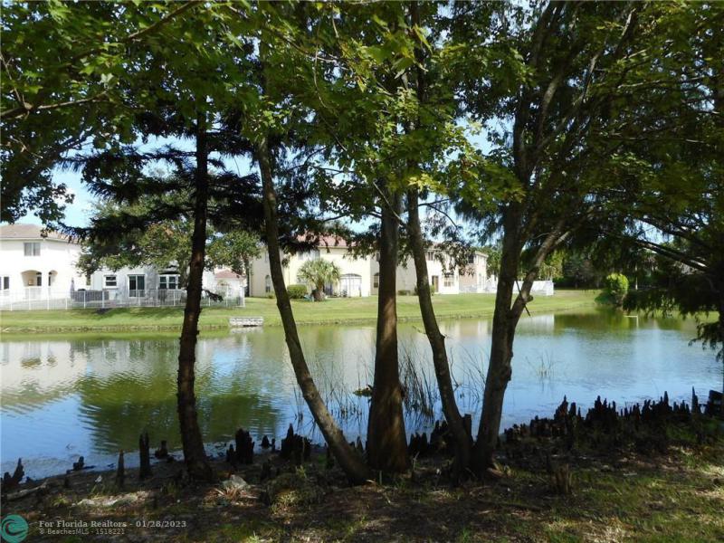  Condo & Townhome Photos