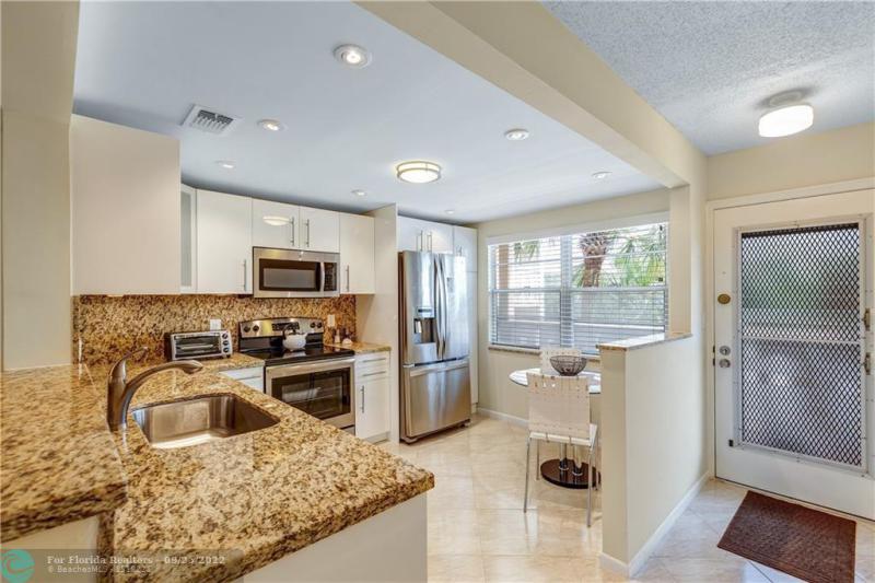  Condo & Townhome Photos