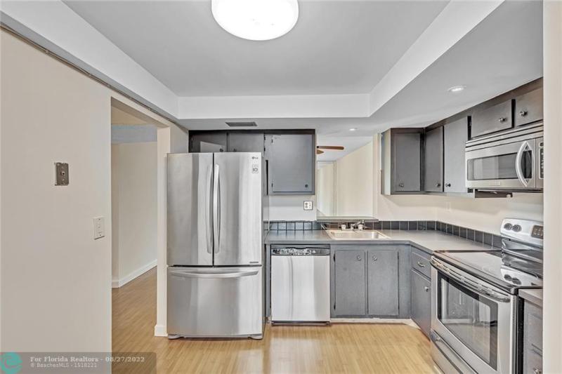  Condo & Townhome Photos