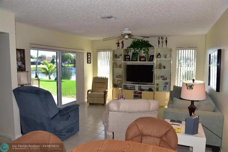  Single Family Homes Photo 9: 15020 SW 10th St  Sunrise,  FL 33326