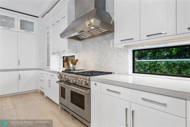  Single Family Homes Photo 18: 520 Intracoastal Drive  Fort Lauderdale,  FL 33304