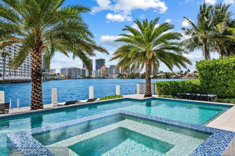  Single Family Homes Photo 3: 520 Intracoastal Drive  Fort Lauderdale,  FL 33304