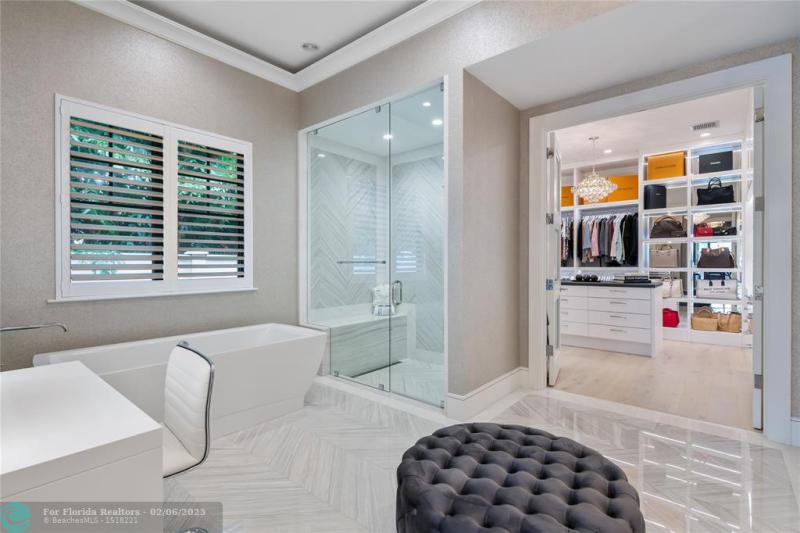  Single Family Homes Photo 30: 520 Intracoastal Drive  Fort Lauderdale,  FL 33304