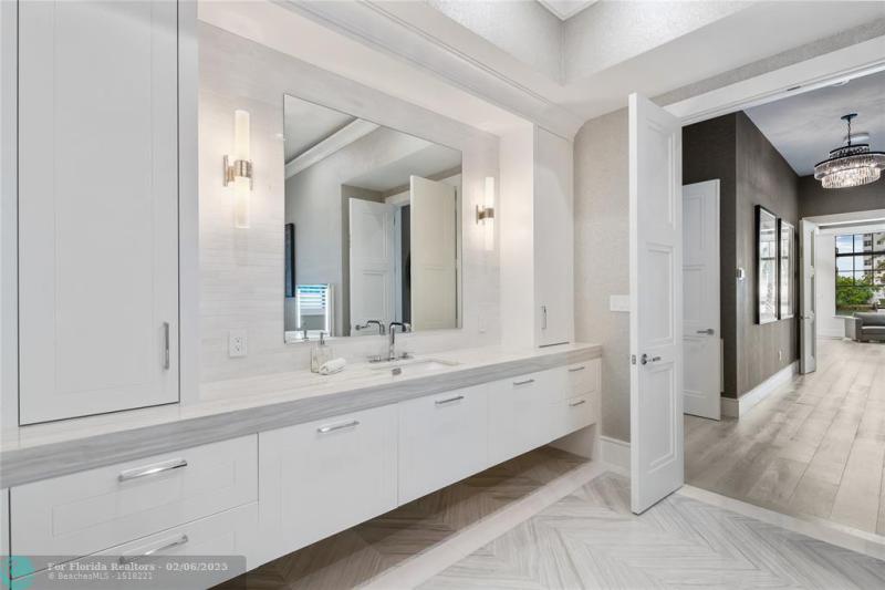  Single Family Homes Photo 32: 520 Intracoastal Drive  Fort Lauderdale,  FL 33304