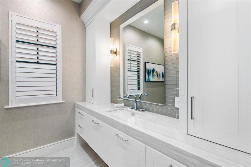  Single Family Homes Photo 36: 520 Intracoastal Drive  Fort Lauderdale,  FL 33304