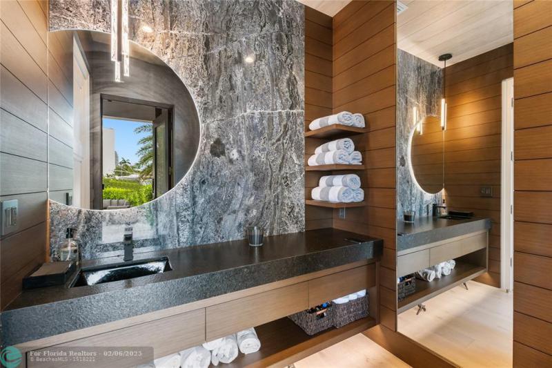  Single Family Homes Photo 51: 520 Intracoastal Drive  Fort Lauderdale,  FL 33304