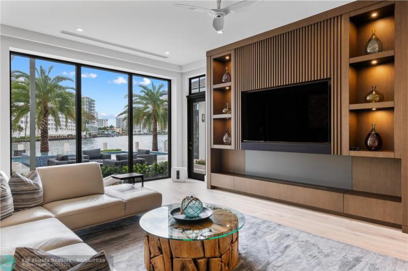  Single Family Homes Photo 8: 520 Intracoastal Drive  Fort Lauderdale,  FL 33304