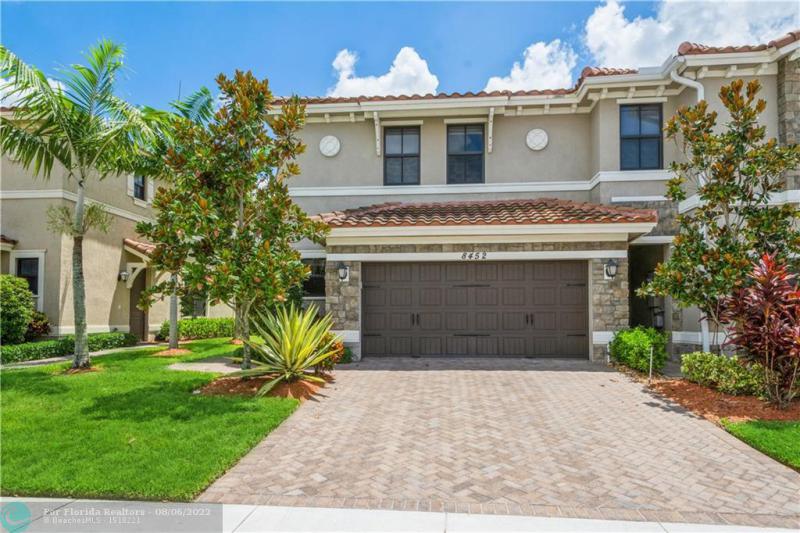  Condo & Townhome Photos