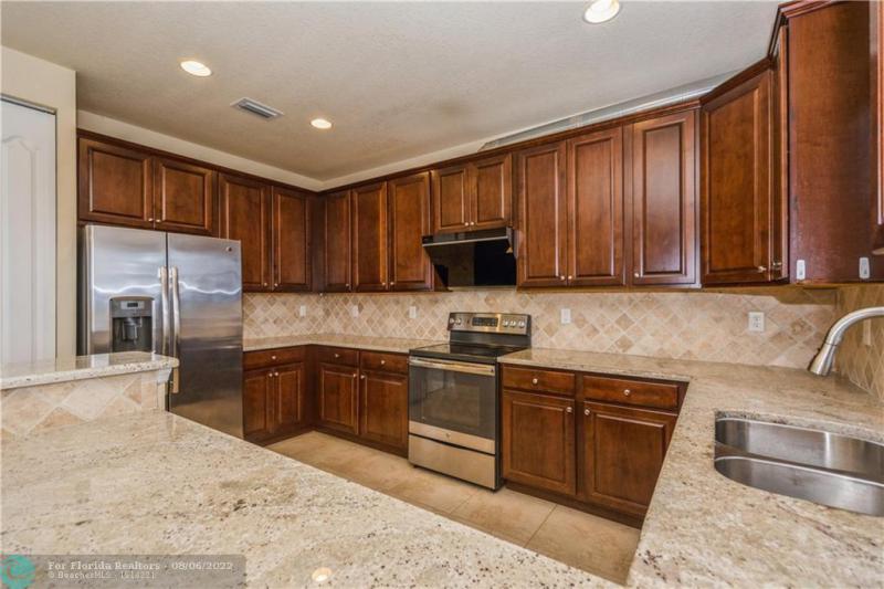  Condo & Townhome Photos