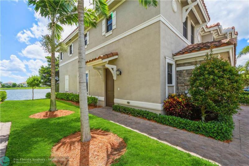  Condo & Townhome Photos