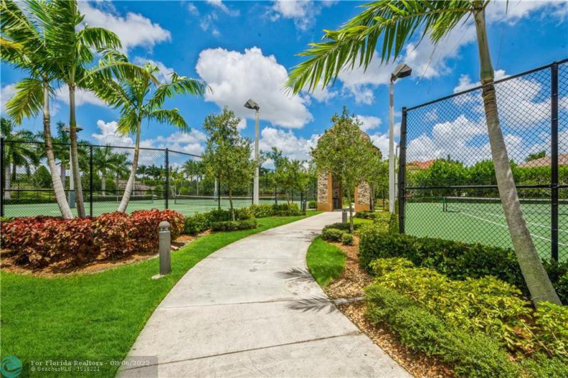  Condo & Townhome Photos