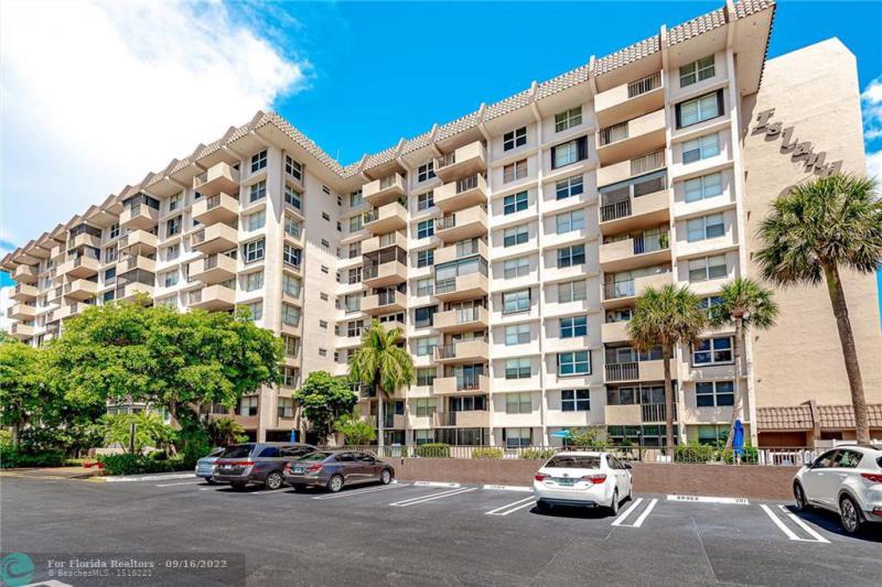  Condo & Townhome Photos
