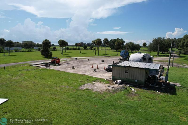  Commercial & Industrial Land Images 