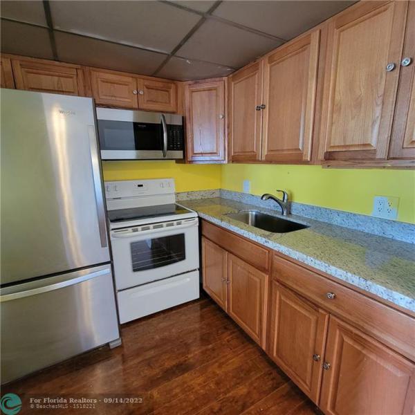  Condo & Townhome Photos