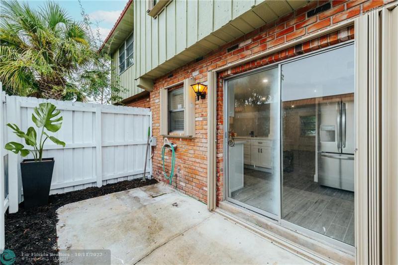  Condo & Townhome Photos