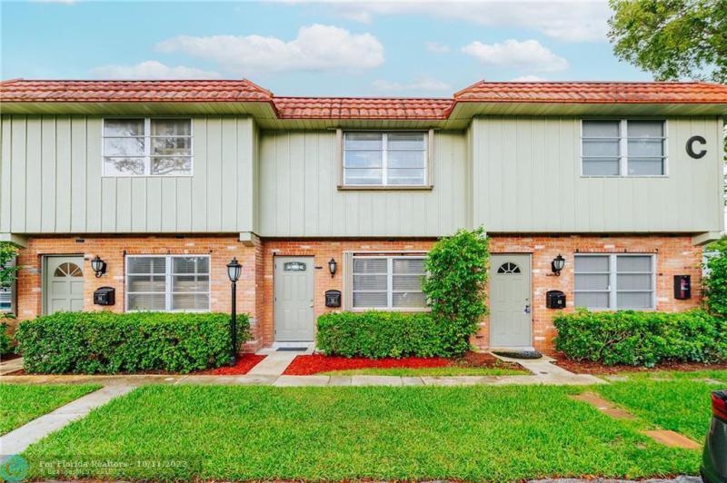  Condo & Townhome Photos