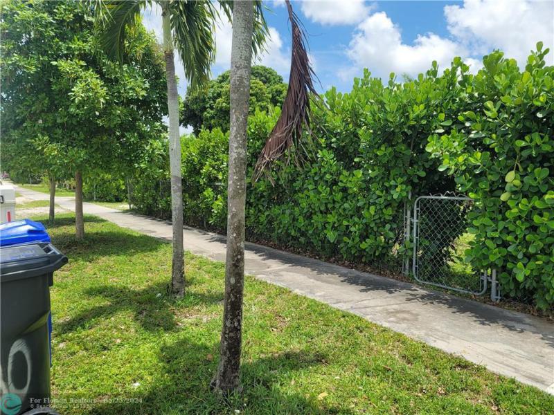  Commercial & Industrial Land Images 