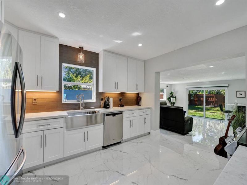  Single Family Homes Photo 11: 1667 N Dixie Hwy  Fort Lauderdale,  FL 33305