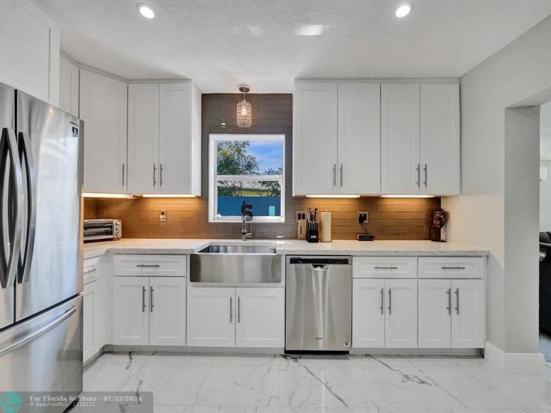  Single Family Homes Photo 12: 1667 N Dixie Hwy  Fort Lauderdale,  FL 33305