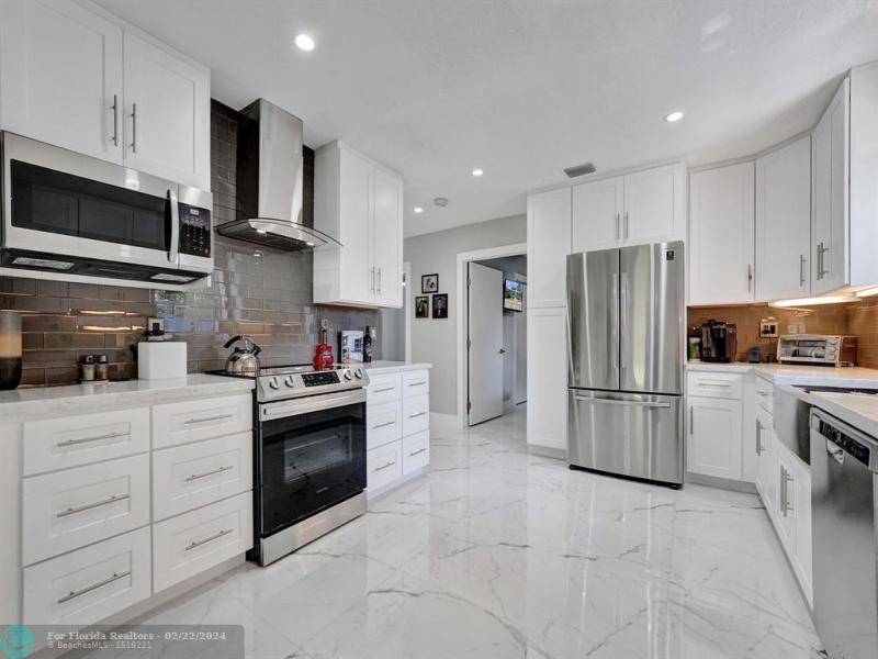  Single Family Homes Photo 13: 1667 N Dixie Hwy  Fort Lauderdale,  FL 33305
