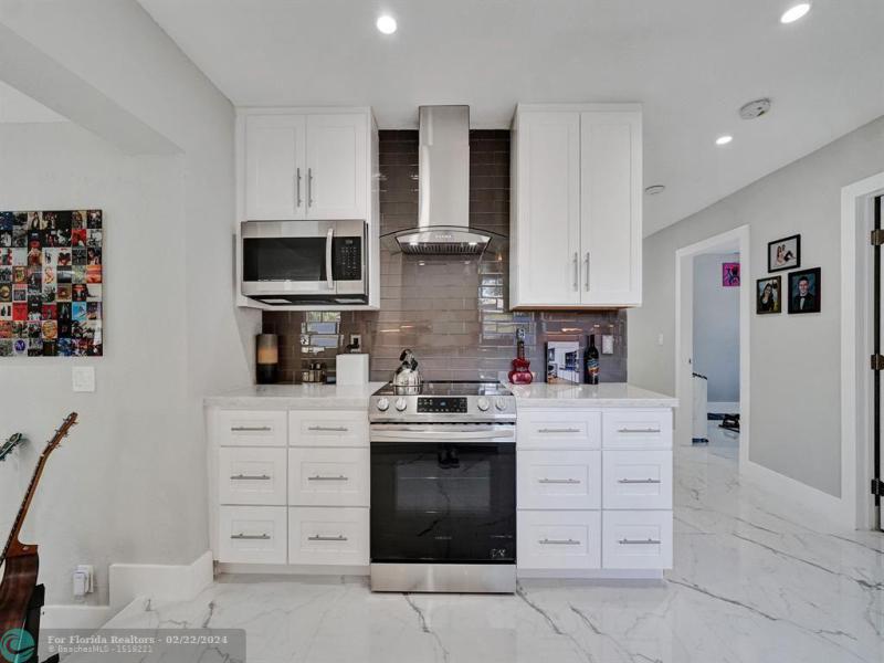  Single Family Homes Photo 14: 1667 N Dixie Hwy  Fort Lauderdale,  FL 33305