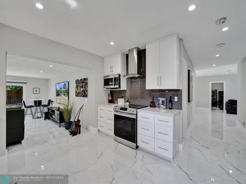  Single Family Homes Photo 15: 1667 N Dixie Hwy  Fort Lauderdale,  FL 33305