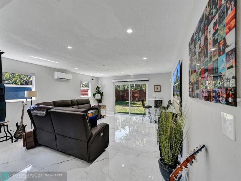  Single Family Homes Photo 18: 1667 N Dixie Hwy  Fort Lauderdale,  FL 33305