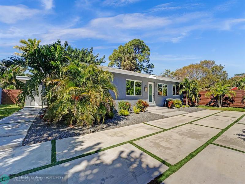  Single Family Homes Photo 2: 1667 N Dixie Hwy  Fort Lauderdale,  FL 33305