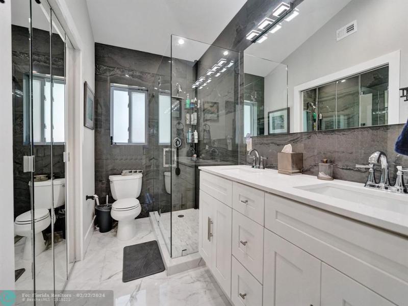  Single Family Homes Photo 25: 1667 N Dixie Hwy  Fort Lauderdale,  FL 33305