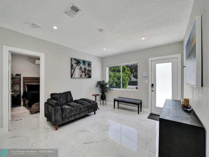  Single Family Homes Photo 4: 1667 N Dixie Hwy  Fort Lauderdale,  FL 33305