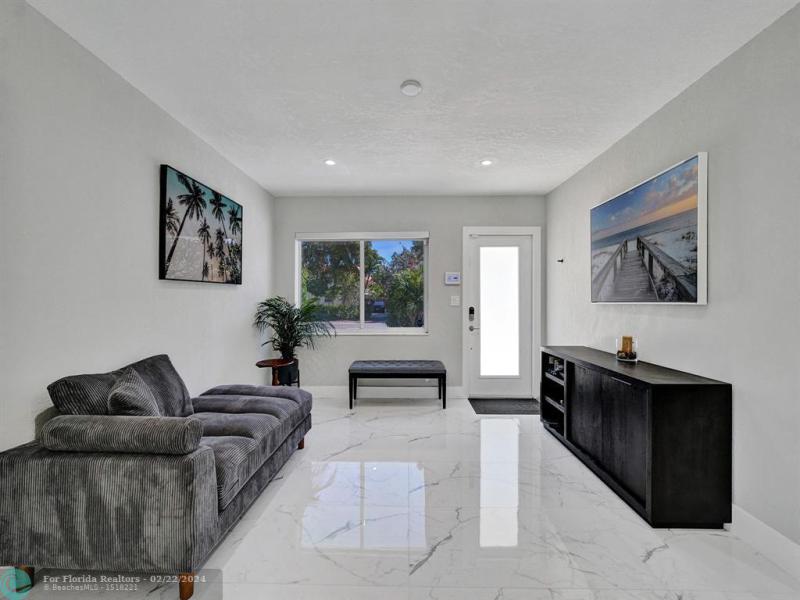  Single Family Homes Photo 6: 1667 N Dixie Hwy  Fort Lauderdale,  FL 33305