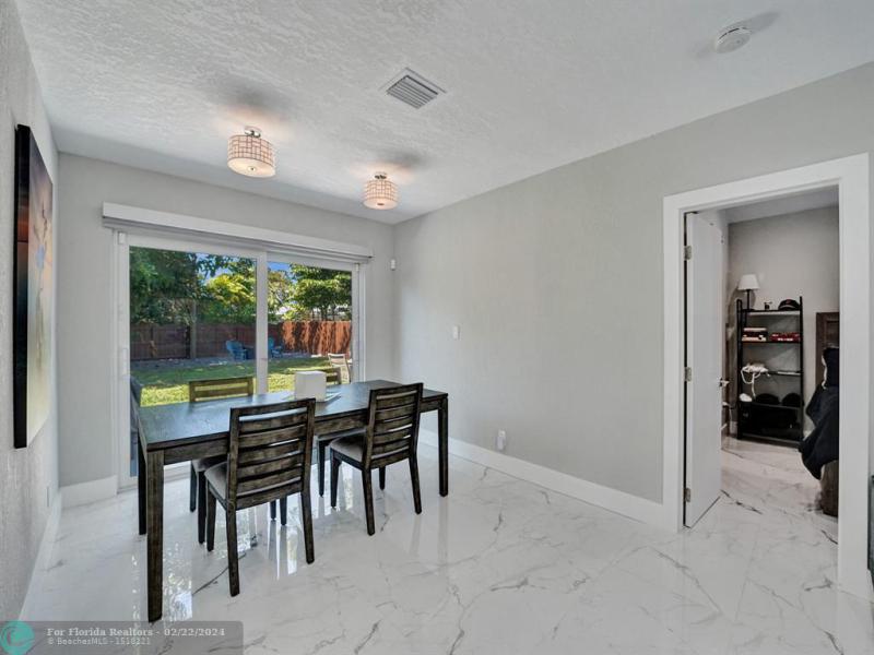  Single Family Homes Photo 7: 1667 N Dixie Hwy  Fort Lauderdale,  FL 33305