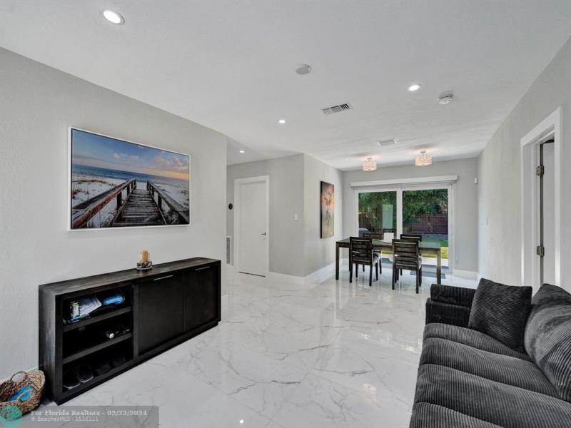  Single Family Homes Photo 9: 1667 N Dixie Hwy  Fort Lauderdale,  FL 33305