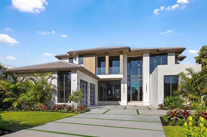  Single Family Homes Photo 7: 32 Seneca Rd  Sea Ranch Lakes,  FL 33308