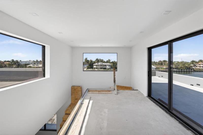  Single Family Homes Photo 14: 3025 NE 25th St  Fort Lauderdale,  FL 33305