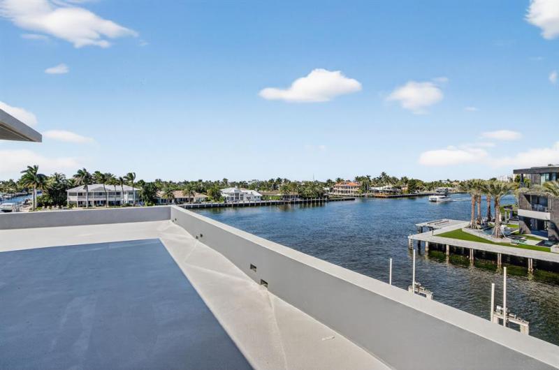  Single Family Homes Photo 15: 3025 NE 25th St  Fort Lauderdale,  FL 33305