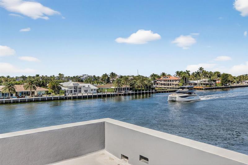  Single Family Homes Photo 16: 3025 NE 25th St  Fort Lauderdale,  FL 33305