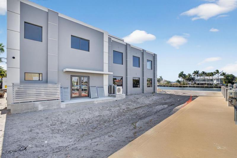  Single Family Homes Photo 32: 3025 NE 25th St  Fort Lauderdale,  FL 33305