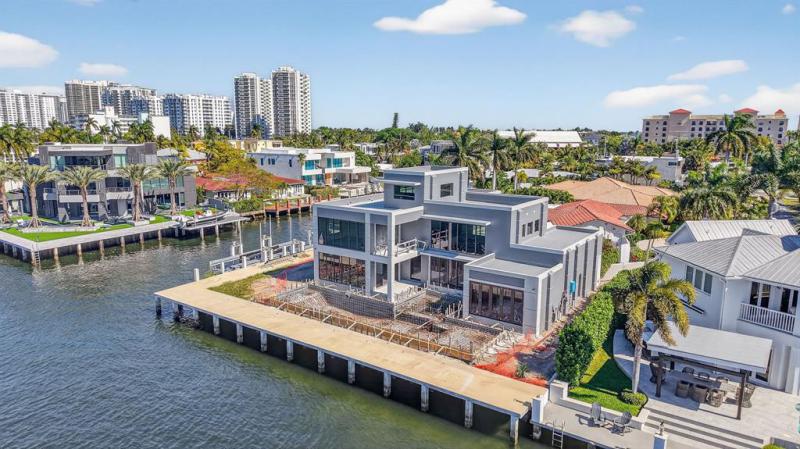  Single Family Homes Photo 39: 3025 NE 25th St  Fort Lauderdale,  FL 33305