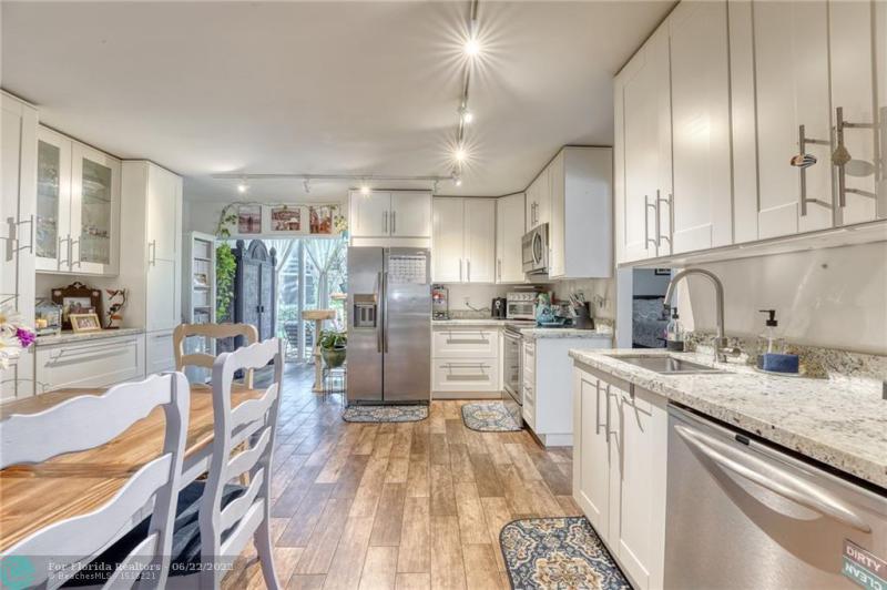  Condo & Townhome Photos